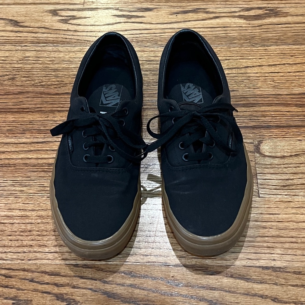 Vans Men's 9.5 Black and Gum Sole